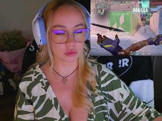 Emili1- Porn Show
