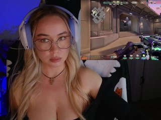 Emili1- Porn Show