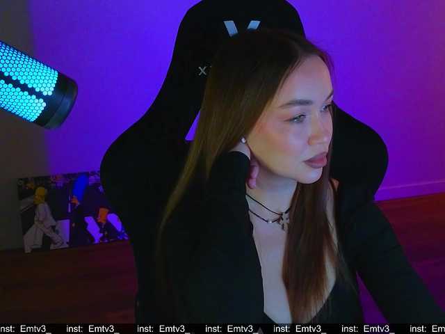 Emili1-'s BongaCams show and profile