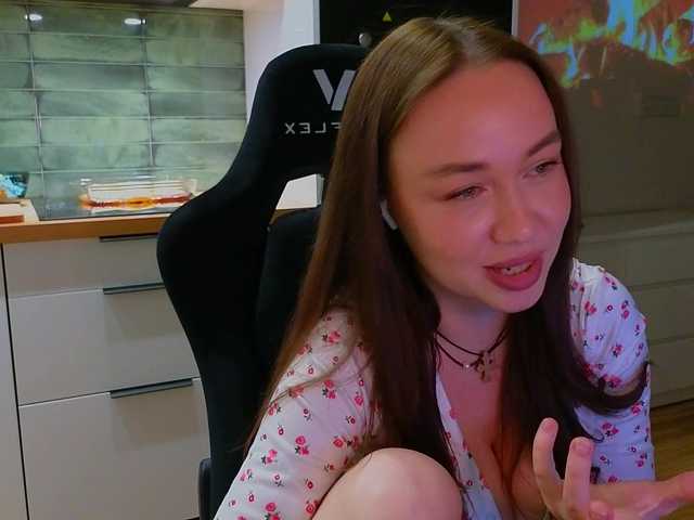 Emili1-'s BongaCams show and profile