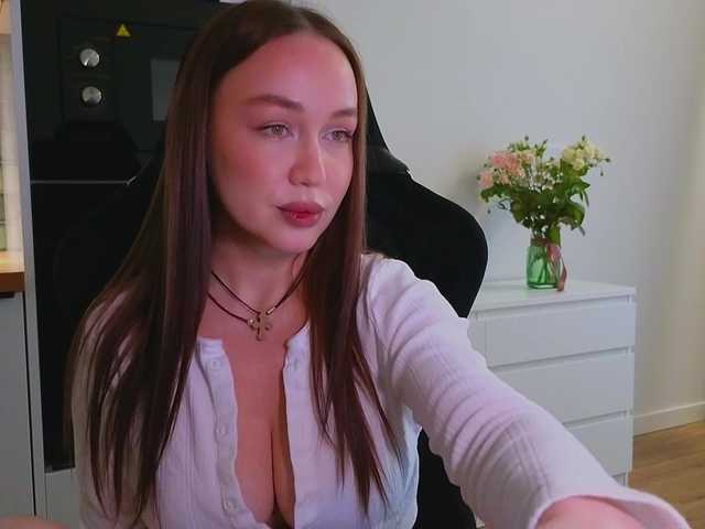 Emili1-'s BongaCams show and profile