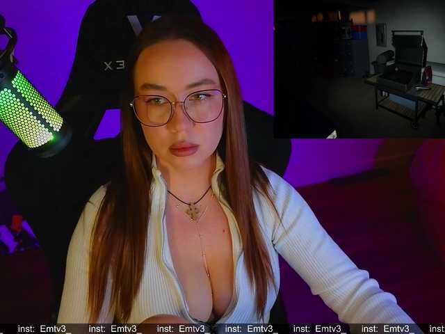 Emili1-'s BongaCams show and profile