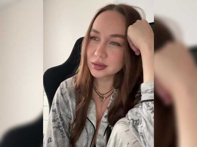 Emili1-'s BongaCams show and profile