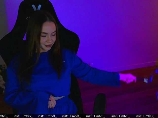 Emili1-'s BongaCams show and profile