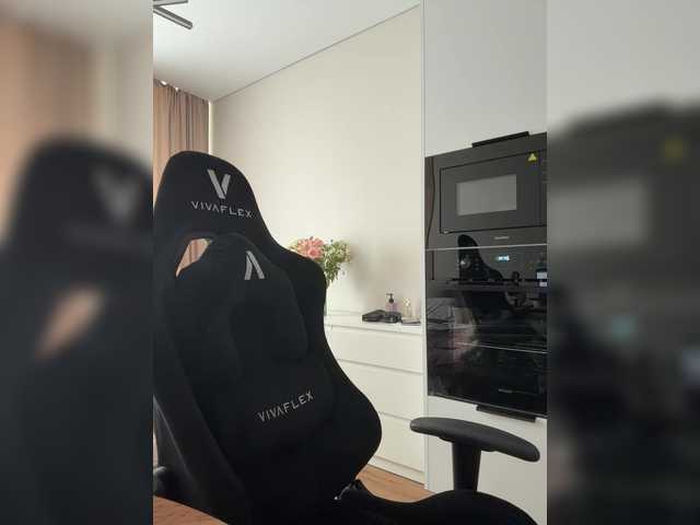 Emili1-'s BongaCams show and profile