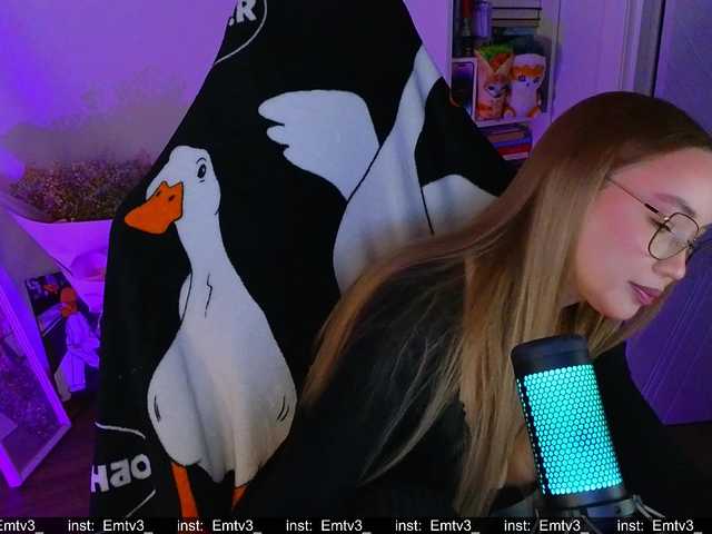 Emili1-'s BongaCams show and profile