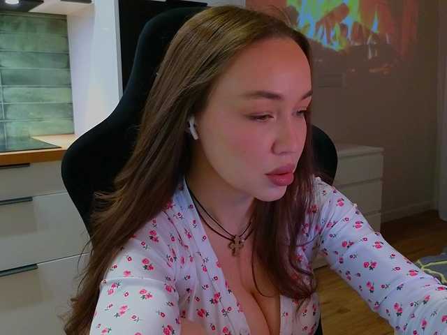 Emili1-'s BongaCams show and profile