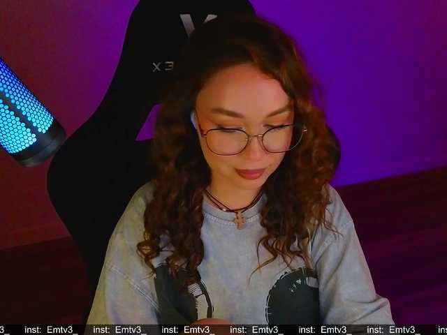 Emili1-'s BongaCams show and profile