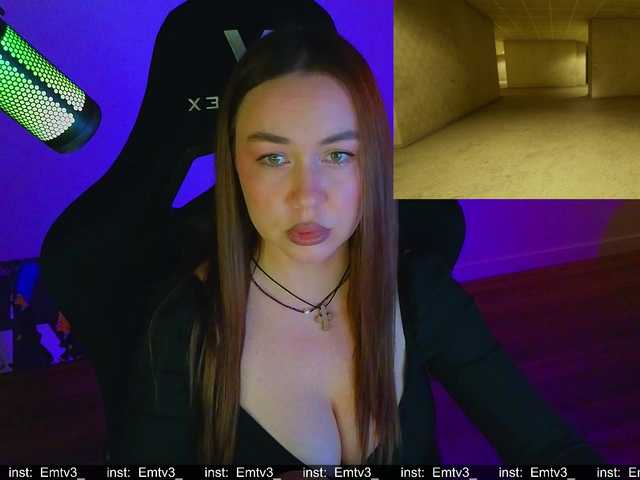 Emili1-'s BongaCams show and profile