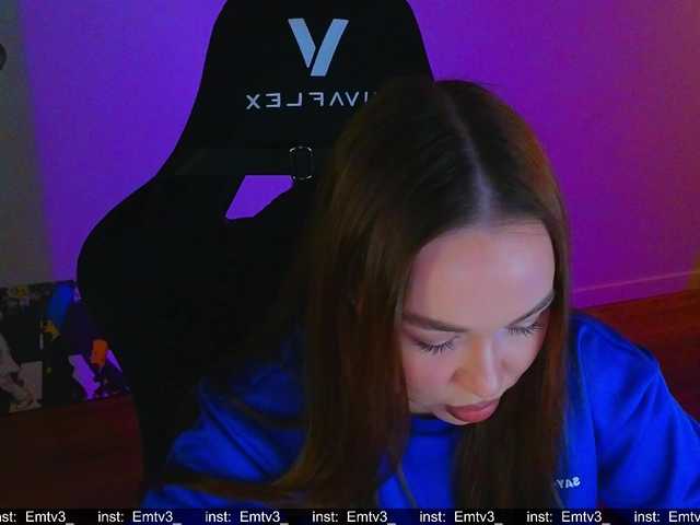 Emili1-'s BongaCams show and profile