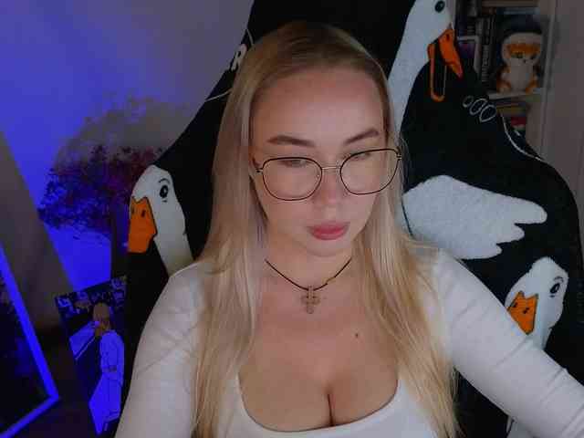 live chat nude Emili1-