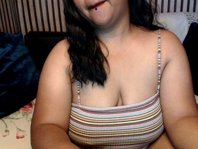 komurasaki webcam bongacams model stream image