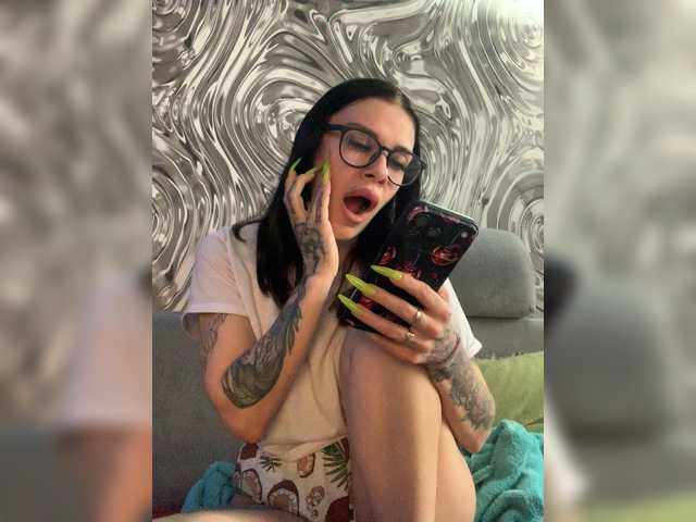 MaidenCrystal's BongaCams show and profile