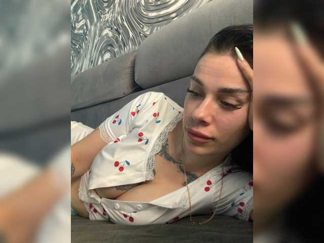 MaidenCrystal's BongaCams show and profile