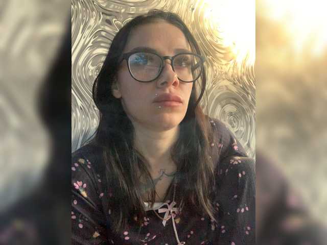 MaidenCrystal's BongaCams show and profile