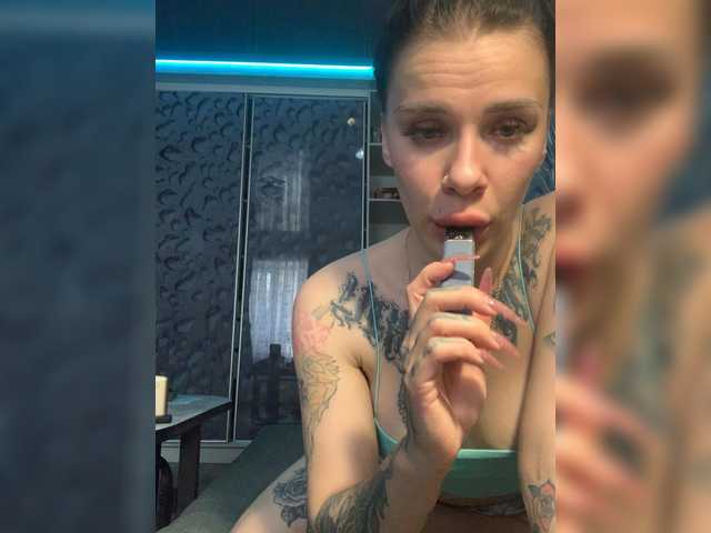 MaidenCrystal's BongaCams show and profile