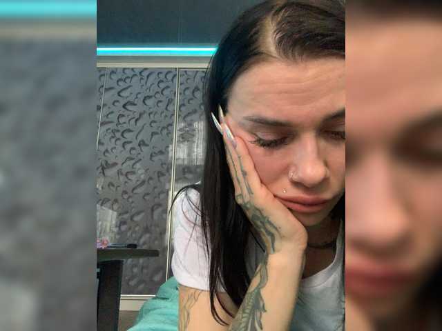 MaidenCrystal's BongaCams show and profile