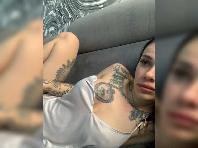 MaidenCrystal's BongaCams show and profile