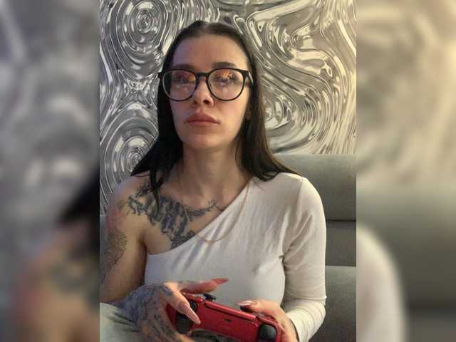 MaidenCrystal's BongaCams show and profile