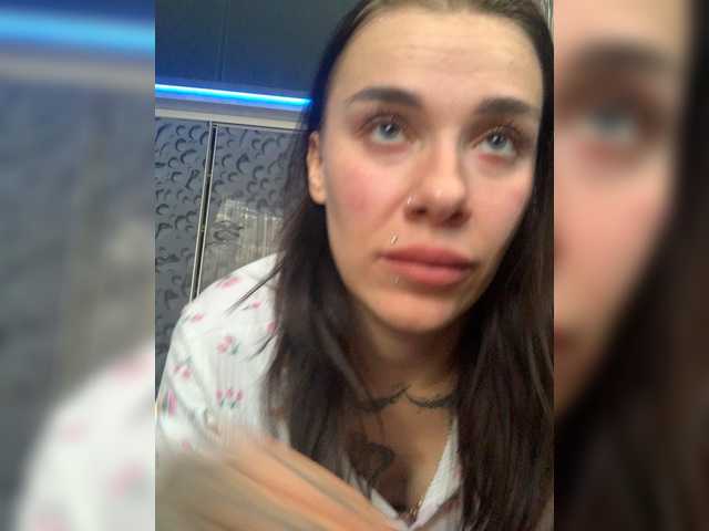 MaidenCrystal's BongaCams show and profile