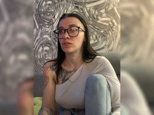 MaidenCrystal's BongaCams show and profile