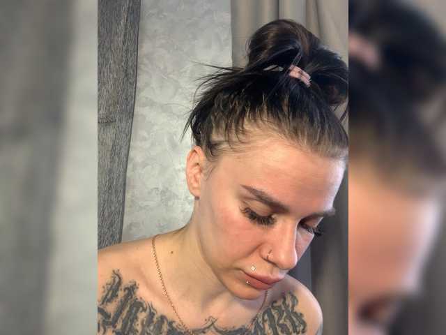 MaidenCrystal's BongaCams show and profile