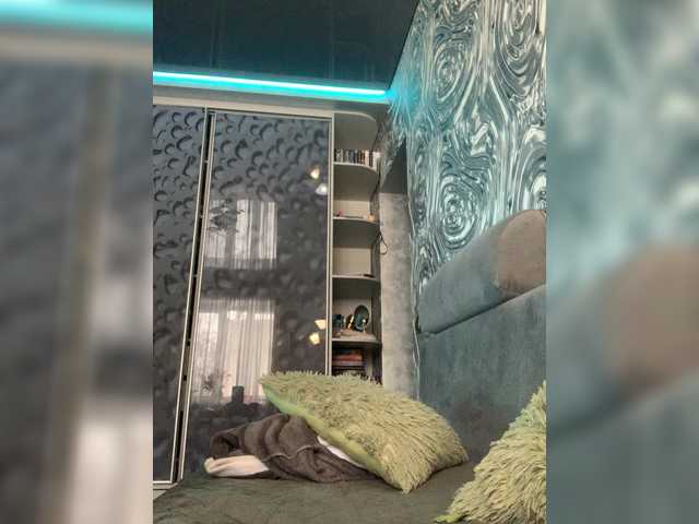 MaidenCrystal's BongaCams show and profile