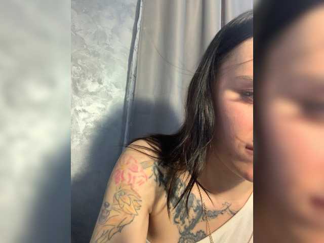 MaidenCrystal's BongaCams show and profile