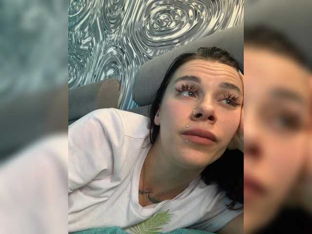 MaidenCrystal's BongaCams show and profile