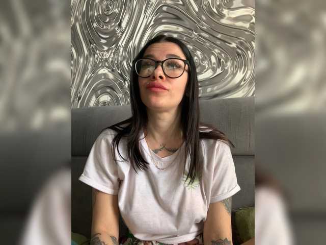 MaidenCrystal live cam