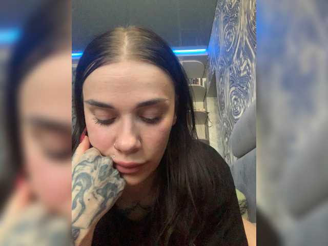 MaidenCrystal's BongaCams show and profile