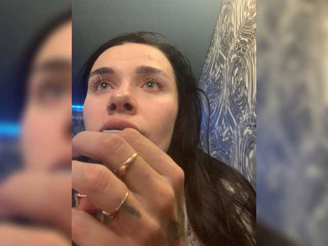 MaidenCrystal's BongaCams show and profile