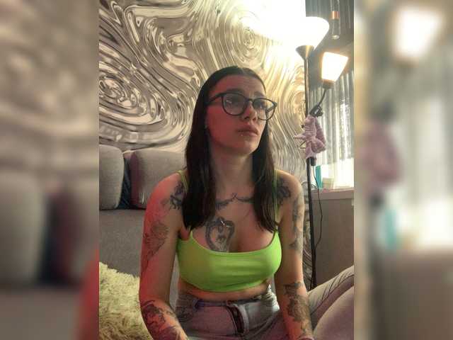 MaidenCrystal's BongaCams show and profile