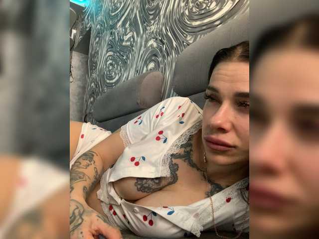 MaidenCrystal's BongaCams show and profile