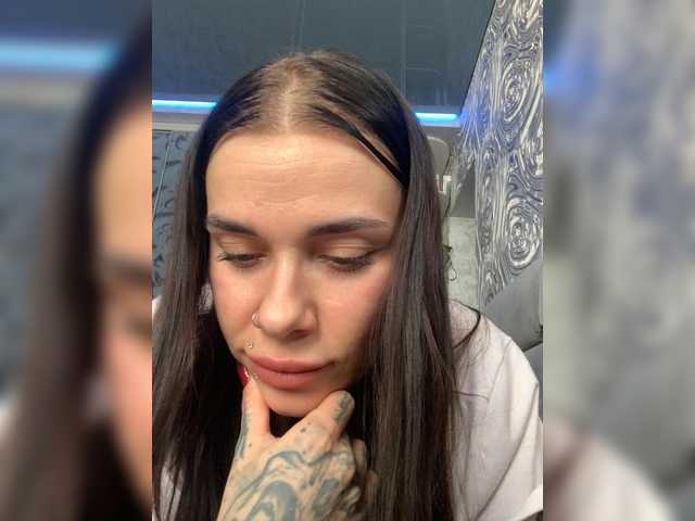 MaidenCrystal's BongaCams show and profile