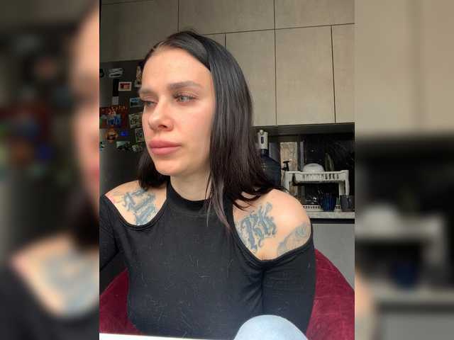 MaidenCrystal's BongaCams show and profile