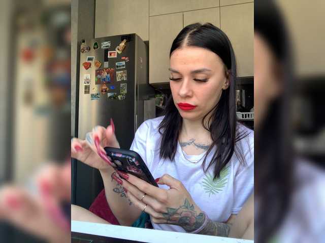 MaidenCrystal's BongaCams show and profile