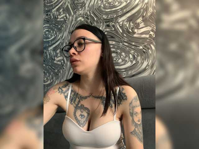 MaidenCrystal's BongaCams show and profile