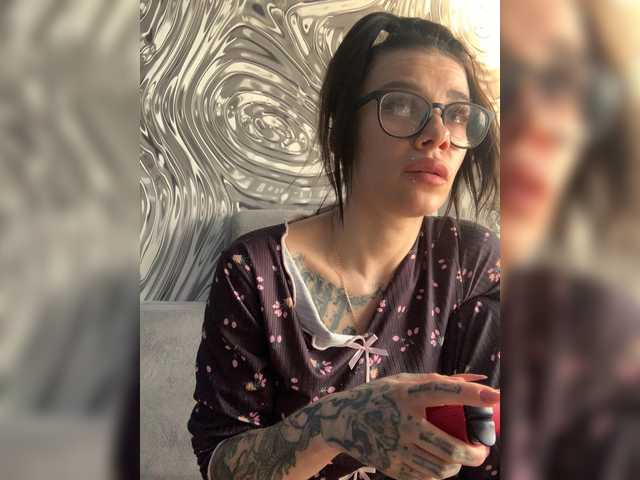 MaidenCrystal's BongaCams show and profile