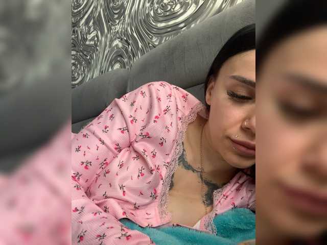 MaidenCrystal live cam