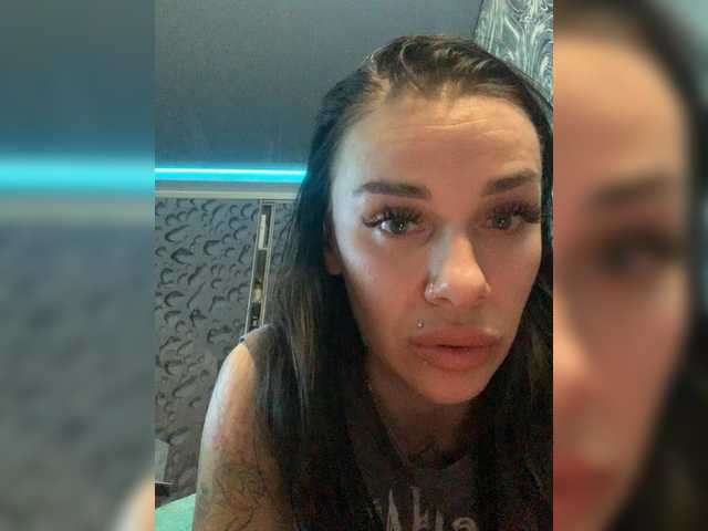 MaidenCrystal's BongaCams show and profile