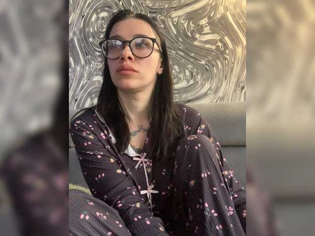 MaidenCrystal's BongaCams show and profile