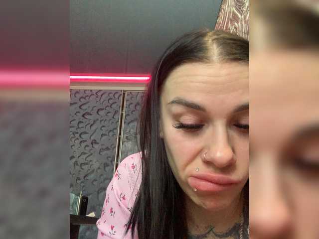 MaidenCrystal's BongaCams show and profile