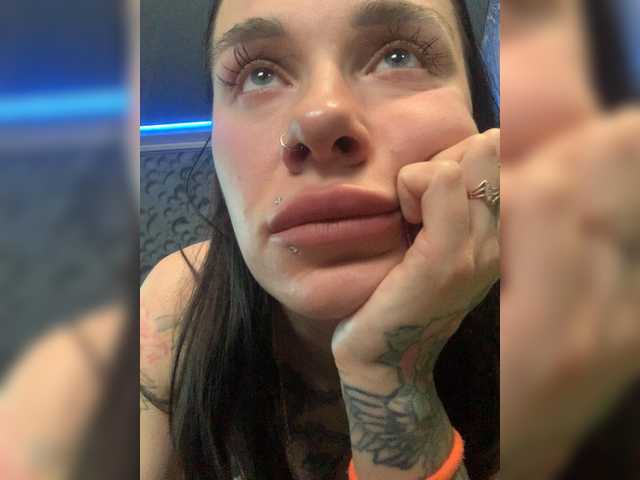 MaidenCrystal's BongaCams show and profile