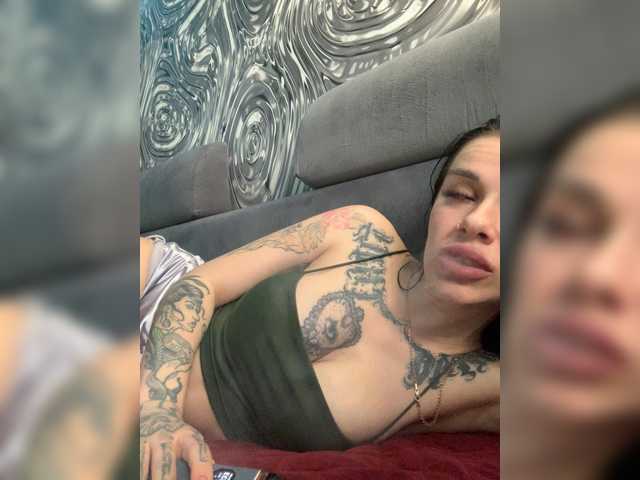 MaidenCrystal's BongaCams show and profile