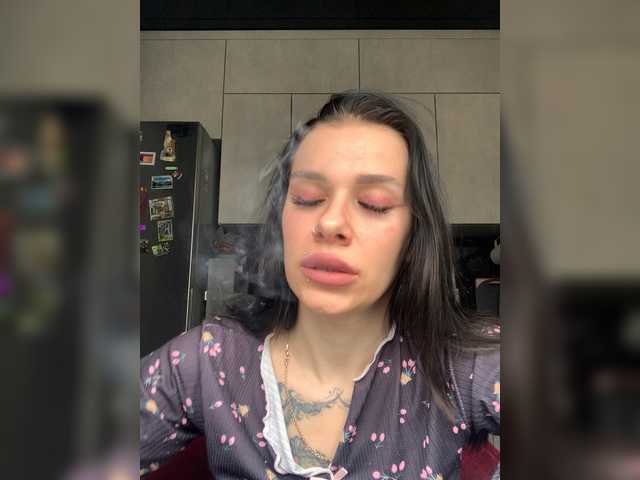 MaidenCrystal live cam profile