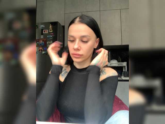 MaidenCrystal's BongaCams show and profile