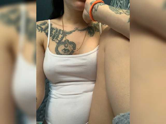 MaidenCrystal's BongaCams show and profile