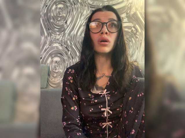 MaidenCrystal's BongaCams show and profile