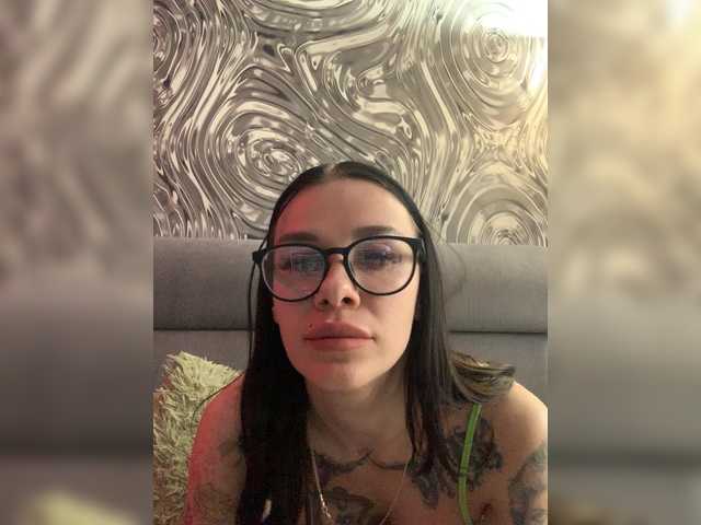 MaidenCrystal's BongaCams show and profile